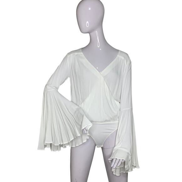 Olivaceous Tops - Olivaceous NWT Bodysuit Bell Pleated Long Sleeve White Two Snap Buttons Size M